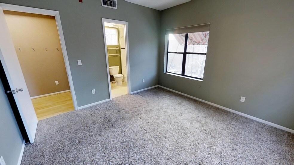 Building Photo - 3038 Umatilla St