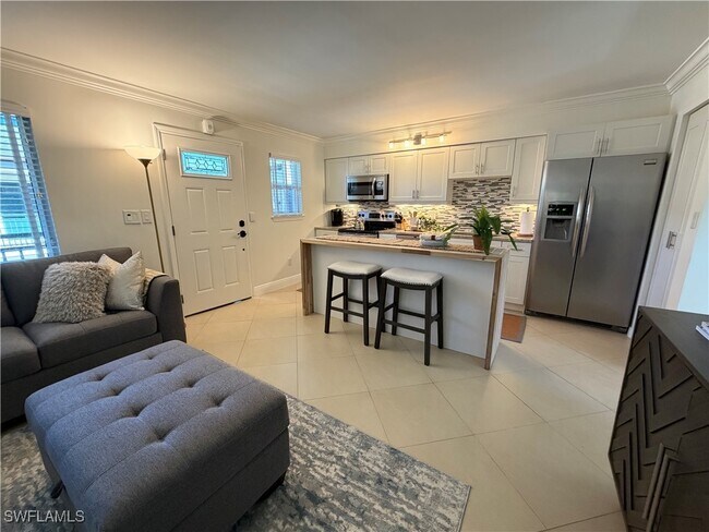 Building Photo - 960 7th St S