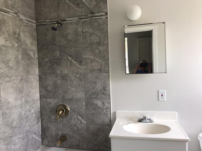 Building Photo - 227 Windsor Ave