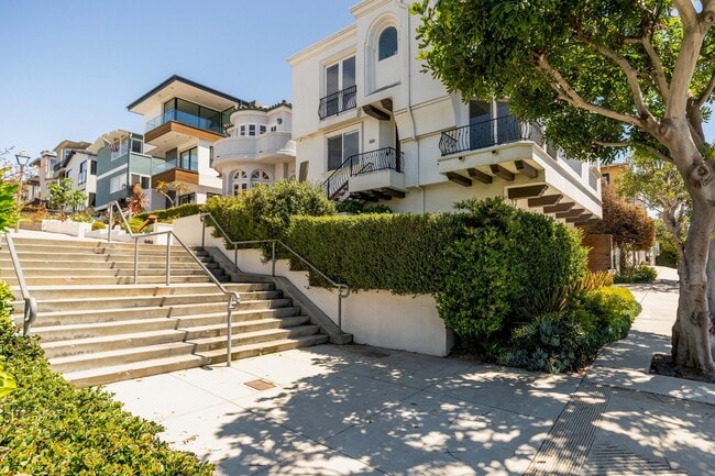 Building Photo - 300 19th St