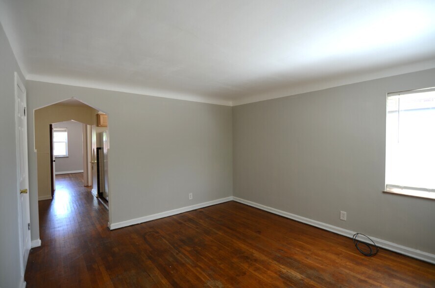 Building Photo - 5008 Newfield Ave