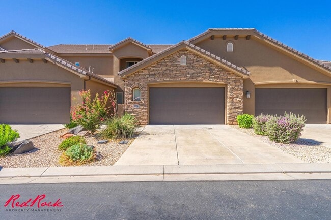 Building Photo - Pet Friendly 4 Bedroom Home! Internet Incl...
