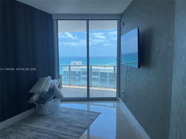 Building Photo - 3101 S Ocean Dr