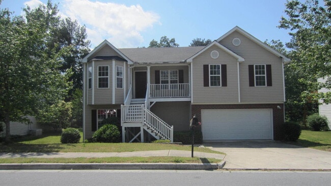 Building Photo - MOVE IN TODAY!  Large 4 bed 2 bath with bo...