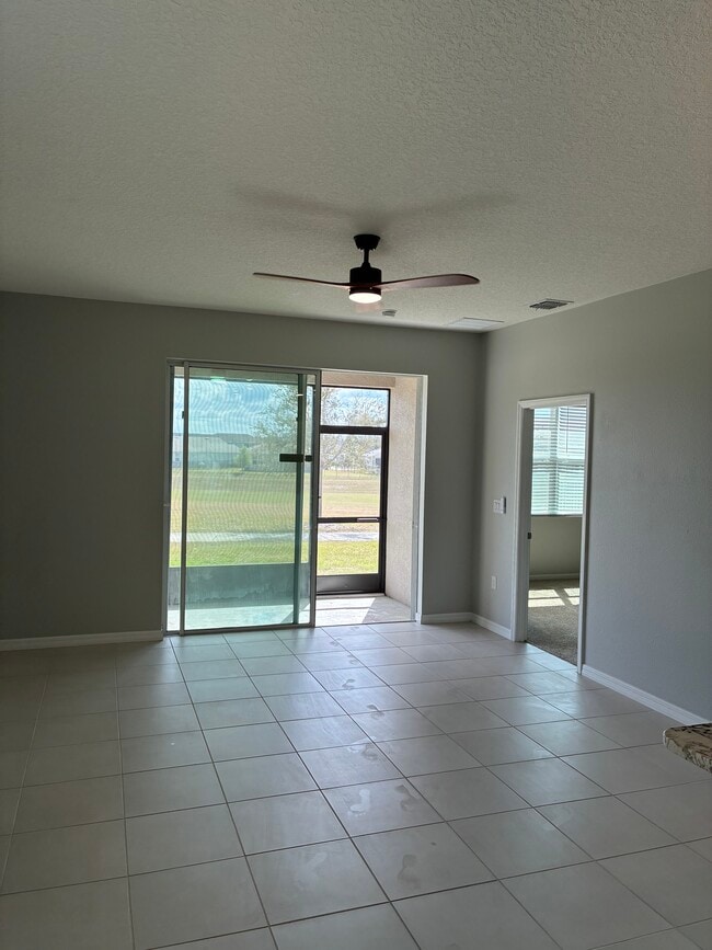 Building Photo - 5385 Sunshine Dr