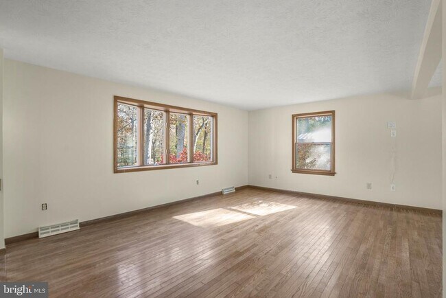 Building Photo - 22397 Armstrong Dr