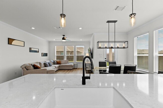 Building Photo - 1705 Tin Can Trl