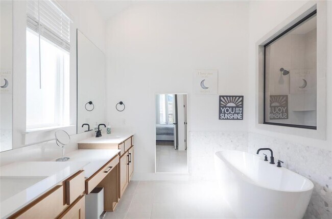 Building Photo - 916 Willie Rnch Wy