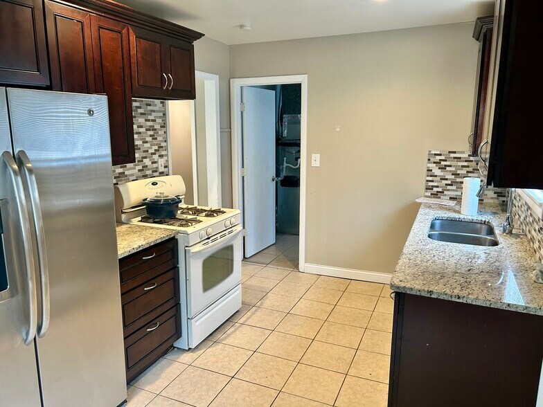 Building Photo - 8111 Timken Ave