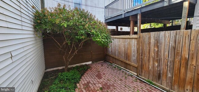 Building Photo - 832 S Milton Ave
