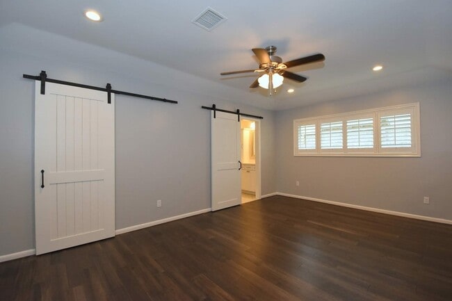 Building Photo - 10802 Meadow Lake Ln