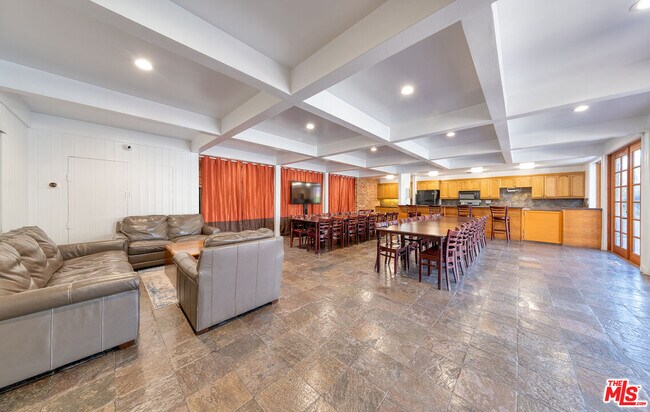 Building Photo - 6375 Green Valley Cir
