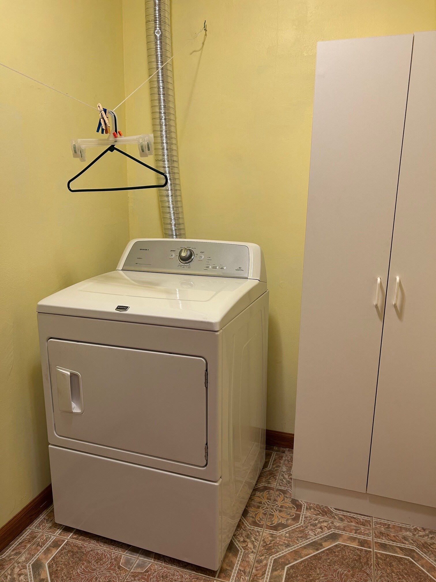 Building Photo - 321 Elsa Dr