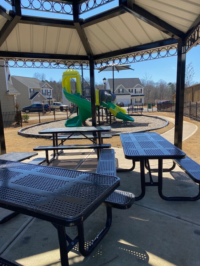 Picnic tables - 2022 Talbert Ct
