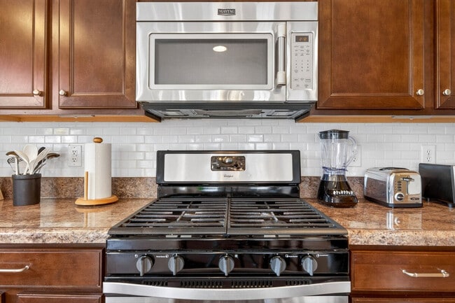 Building Photo - 1961 Creek Bank Dr