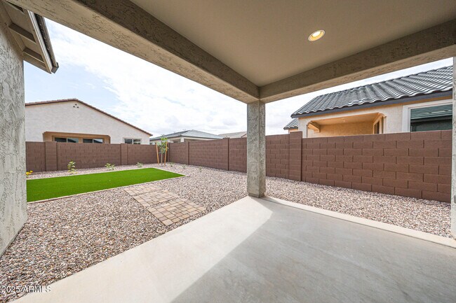 Building Photo - 16683 W Whispering Wind Dr
