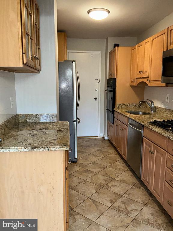 Building Photo - 10401 Grosvenor Pl