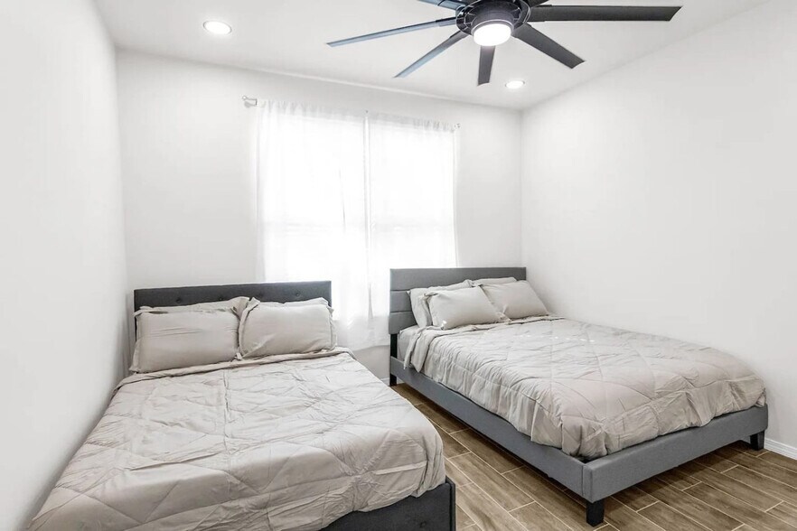 Building Photo - 3518 Dennis St