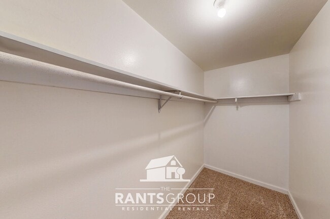 Building Photo - 850R -