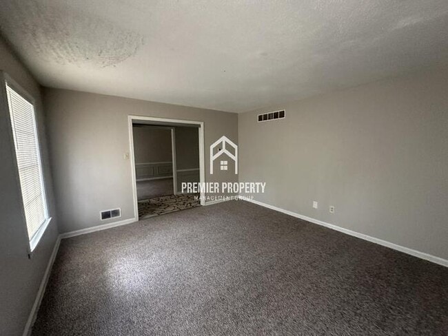 Building Photo - 2777 Chiswood St