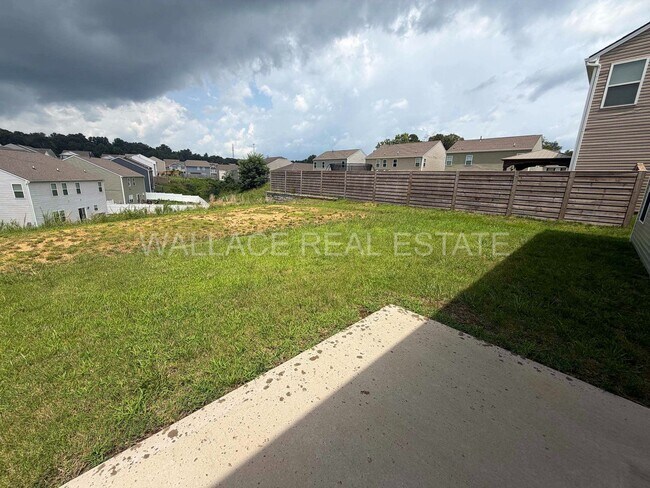 Building Photo - FIVE BEDROOM HOUSE IN FARRAGUT/HARDIN VALLEY AREA!!