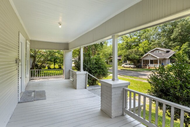 Building Photo - Charming 4 Bedroom, 2 Bathroom house