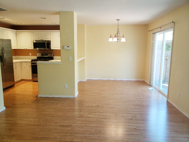Building Photo - 6483 NW Wenmarie Dr