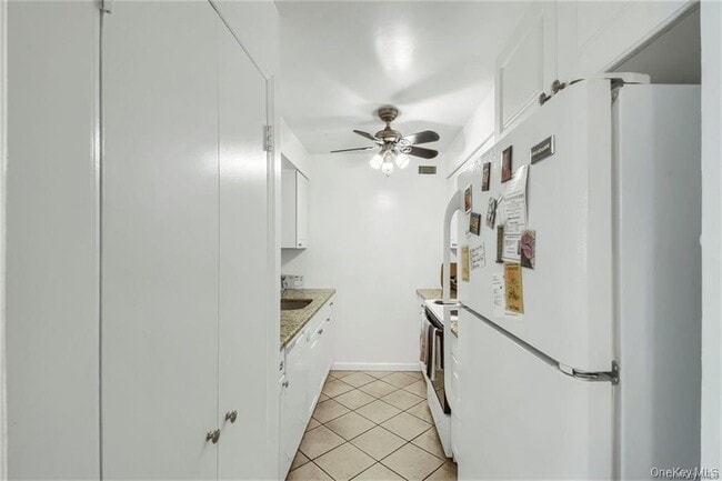 Building Photo - 6 Bronxville Glen Dr