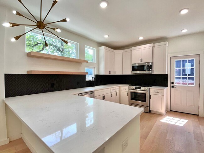 Building Photo - 1403 Cometa St