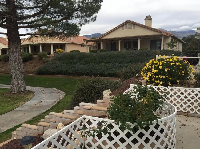 Building Photo - 10665 Cherry Hills Dr