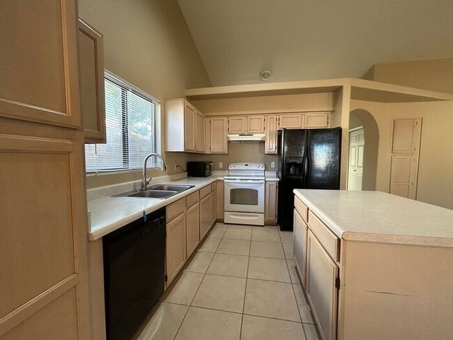 Building Photo - 5004 E Dartmouth St