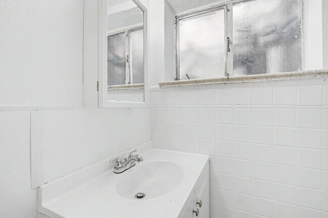 Building Photo - 5938 E 14th Ave