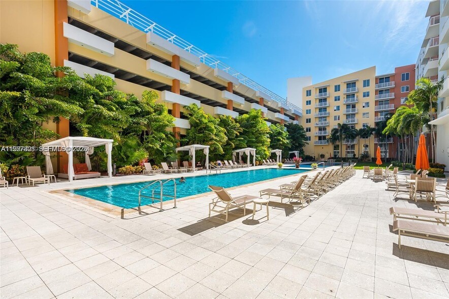 Building Photo - 2775 NE 187th St