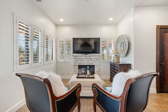 Building Photo - AVAILABLE NOW - Furnished Luxury Wine Coun...