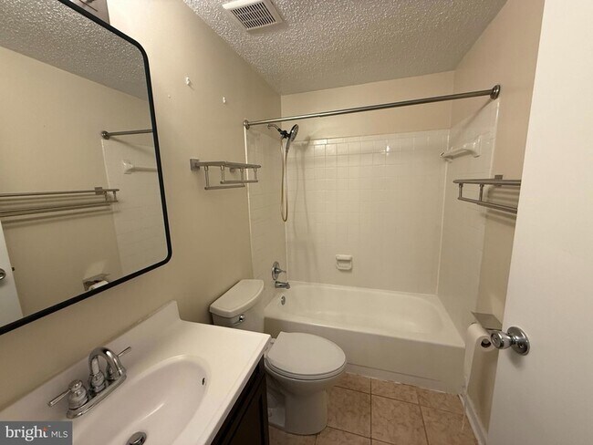 Building Photo - 3288 Wyndale Ct