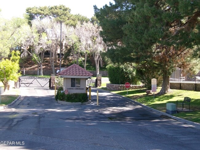 Building Photo - 5852 Mira Serena Dr