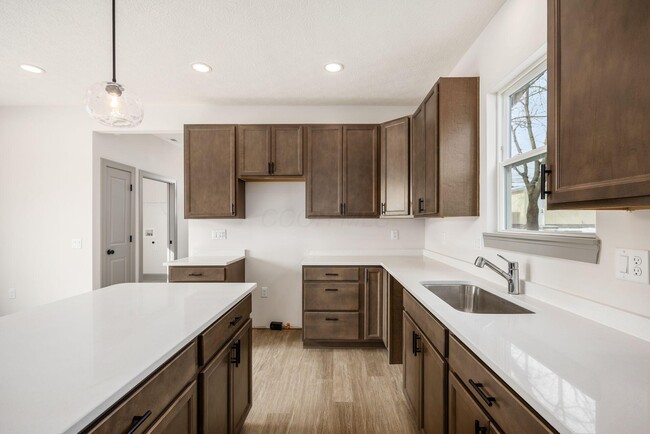 Building Photo - 391 Brehl Ave