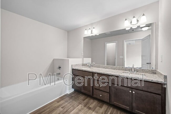 Building Photo - 537 Jefferson Chase St