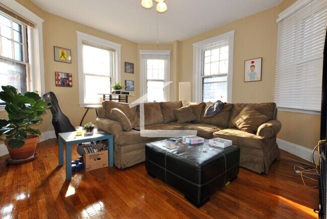 Building Photo - 319 Allston St