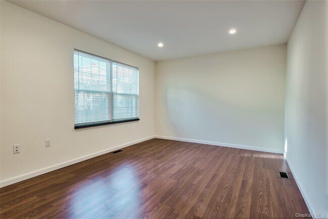 Building Photo - 36 Carney St