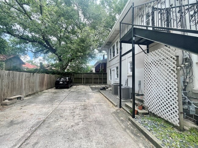 Building Photo - 418 Branard St