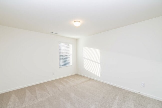 Building Photo - 121 Gaelic Dr