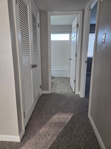 Building Photo - 5526 Humbert Rd
