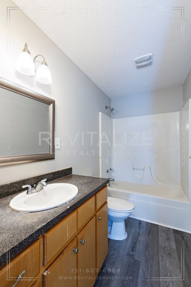 Building Photo - Newly Renovated Brick Home!