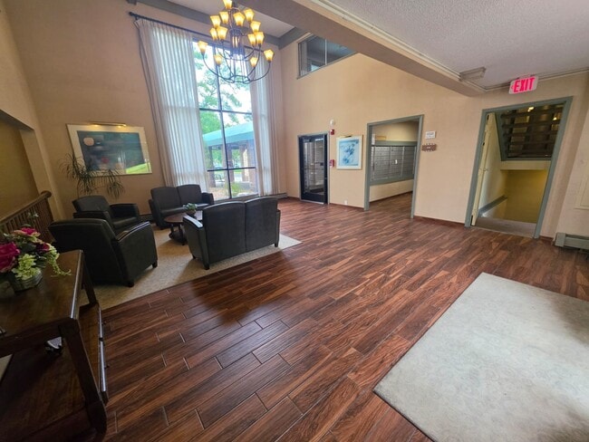 Building Photo - 1601 N Innsbruck Dr