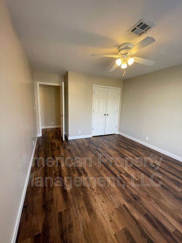 Building Photo - 5512 Columbia Ct