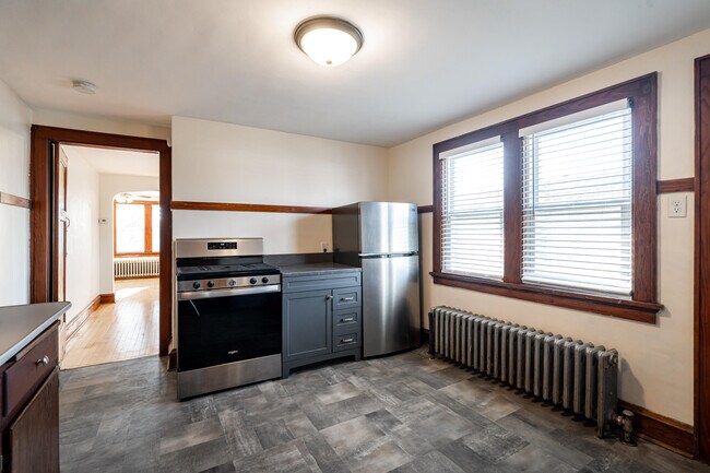 Building Photo - 2213 S 72nd St