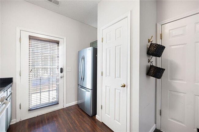 Building Photo - 134 Riverstone Commons Cir