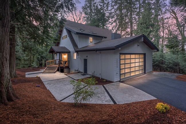 Primary Photo - Gorgeous 4 Bedroom Issaquah Retreat