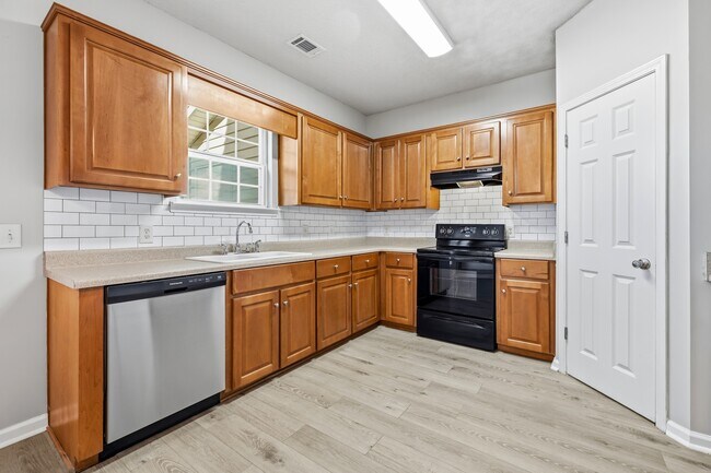 Building Photo - 777 King George Blvd